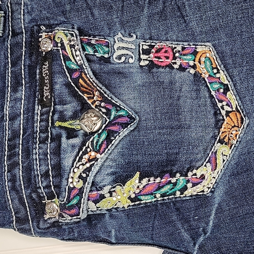 Miss me capris with Rhinestones and Embroidery Size 27